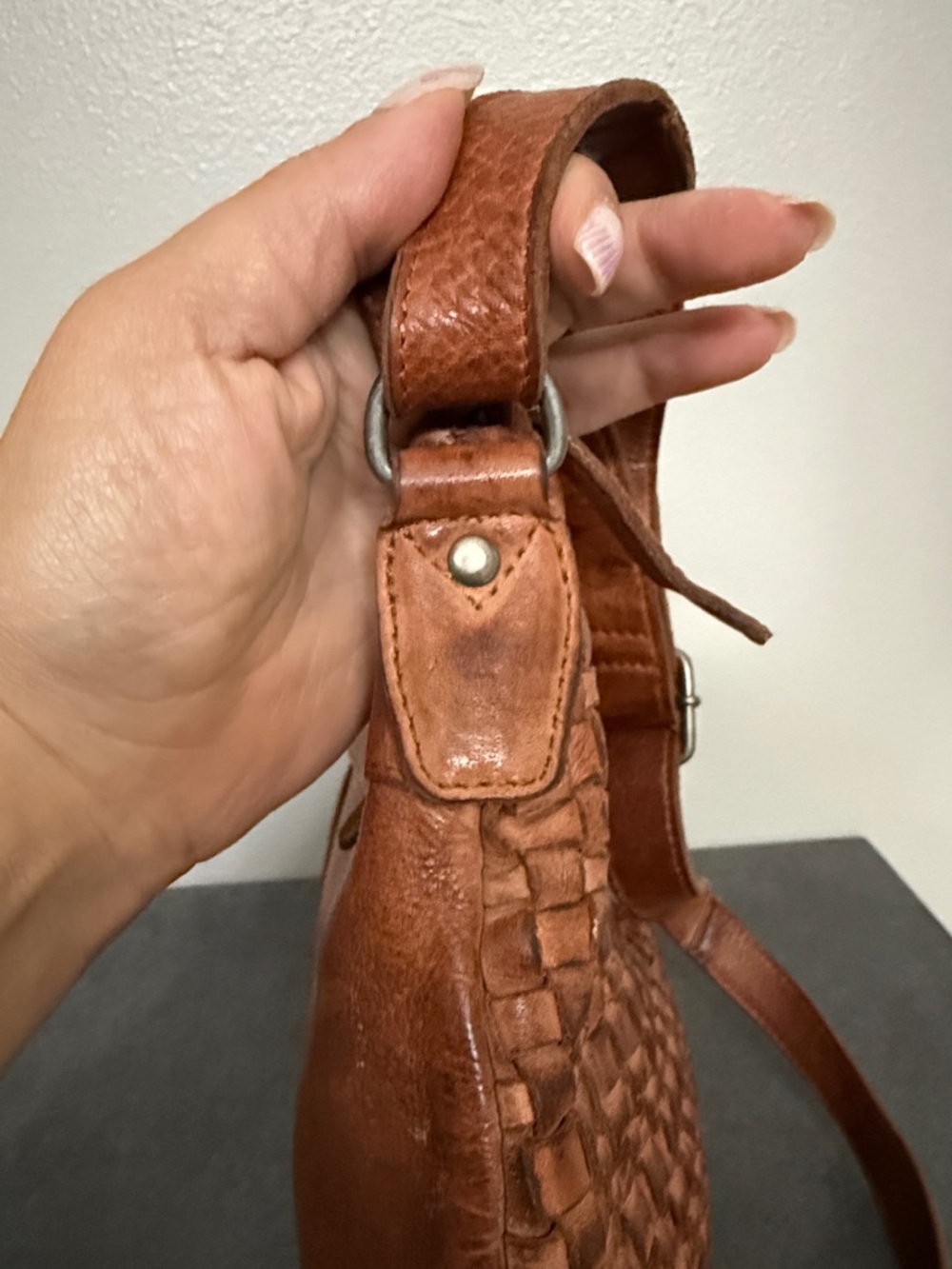 Preloved Vilenca Holland Woven Leather Crossbody Bag in Cognac - Picture 5 of 11